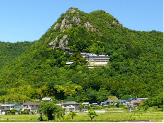 太郎坊宮の山